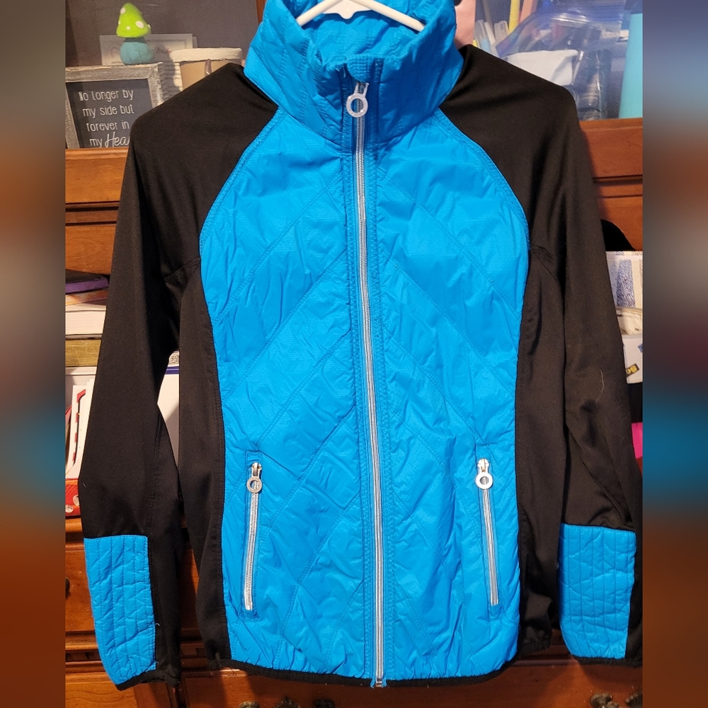 Super Cute Womans Sz SMALL Calvin Klein Puffer Jacket. Gently Used. Smoke-free